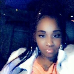 Meet your Posher, Mickiela